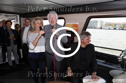Rotterdam 9 mei 2017
Presentatie cd Joke Bruijs op een boot in Rotterdam. Joke met Gerard Cox