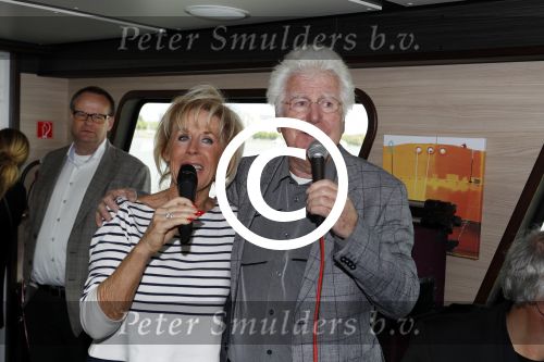 Rotterdam 9 mei 2017
Presentatie cd Joke Bruijs op een boot in Rotterdam. Joke met Gerard Cox
