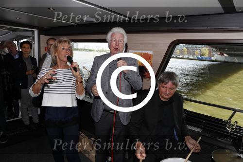 Rotterdam 9 mei 2017
Presentatie cd Joke Bruijs op een boot in Rotterdam. Joke met Gerard Cox