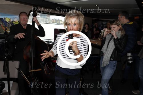 Rotterdam 9 mei 2017
Presentatie cd Joke Bruijs op een boot in Rotterdam.