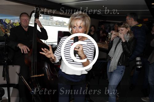 Rotterdam 9 mei 2017
Presentatie cd Joke Bruijs op een boot in Rotterdam.