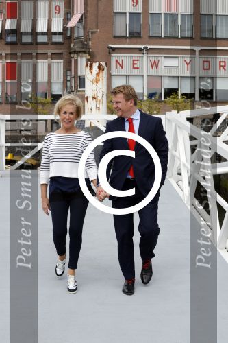 Rotterdam 9 mei 2017
Presentatie cd Joke Bruijs op een boot in Rotterdam. Joke met Bastiaan Ragas