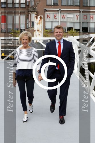 Rotterdam 9 mei 2017
Presentatie cd Joke Bruijs op een boot in Rotterdam. Joke met Bastiaan Ragas