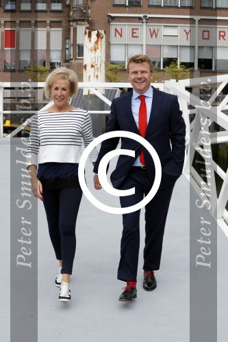 Rotterdam 9 mei 2017
Presentatie cd Joke Bruijs op een boot in Rotterdam. Joke met Bastiaan Ragas