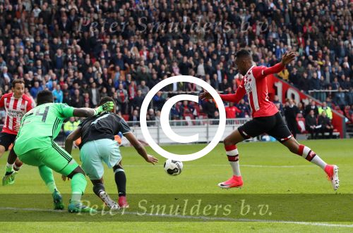 Eindhoven,23 April 2017 PSV-AJAX Seizoen 2016/2017, eindstand 1-0
Joshua Brenet probeert in de laatste minuut de stand nog op 2-0 te brengen. Helaas.......