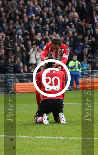 Eindhoven,23 April 2017 PSV-AJAX Seizoen 2016/2017, eindstand 1-0
Joshua Brenet probeert in de laatste minuut de stand nog op 2-0 te brengen. Helaas.......