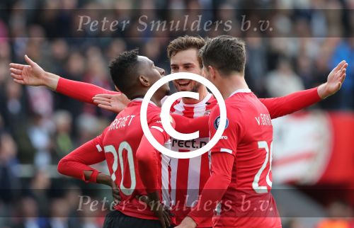 Eindhoven,23 April 2017 PSV-AJAX Seizoen 2016/2017, eindstand 1-0
Joshua Brenet en Andre Guardado
