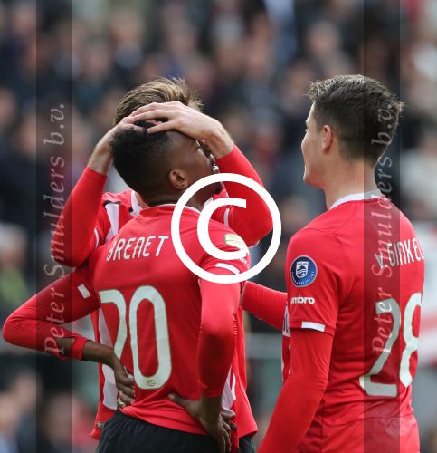 Eindhoven,23 April 2017 PSV-AJAX Seizoen 2016/2017, eindstand 1-0
Joshua Brenet en Andre Guardado