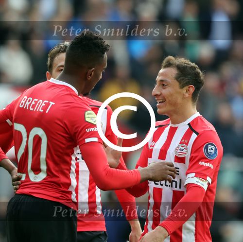 Eindhoven,23 April 2017 PSV-AJAX Seizoen 2016/2017, eindstand 1-0
Joshua Brenet en Andre Guardado