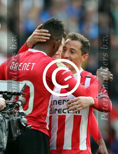 Eindhoven,23 April 2017 PSV-AJAX Seizoen 2016/2017, eindstand 1-0
Joshua Brenet en Andre Guardado