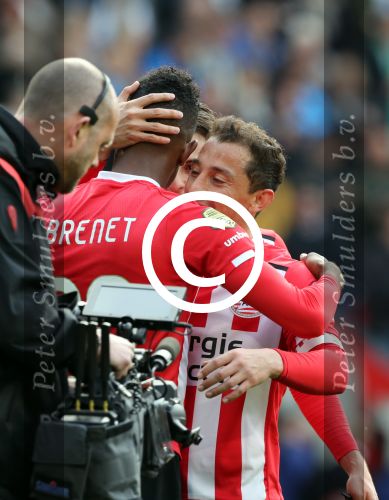 Eindhoven,23 April 2017 PSV-AJAX Seizoen 2016/2017, eindstand 1-0
Joshua Brenet en Andre Guardado