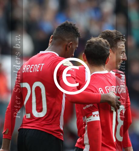 Eindhoven,23 April 2017 PSV-AJAX Seizoen 2016/2017, eindstand 1-0
Joshua Brenet en Andre Guardado