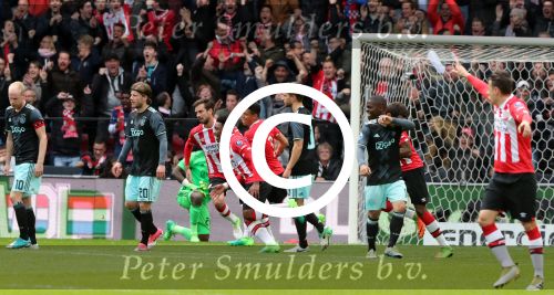 Eindhoven,23 April 2017 PSV-AJAX Seizoen 2016/2017, eindstand 1-0
Blijdschap bij Jurgen Locadia na een mooie vrije trap waardoor de stand op 1-0 komt