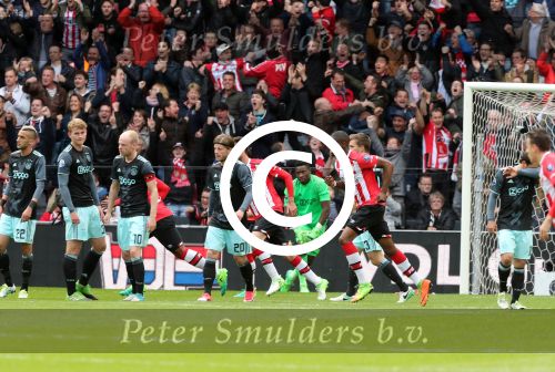 Eindhoven,23 April 2017 PSV-AJAX Seizoen 2016/2017, eindstand 1-0
Blijdschap bij Jurgen Locadia na een mooie vrije trap waardoor de stand op 1-0 komt