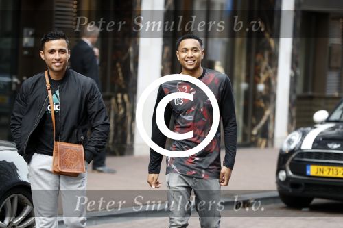 Amsterdam 12 mei 2017
Kenny Tete met een vriend op de pc hooftstraat