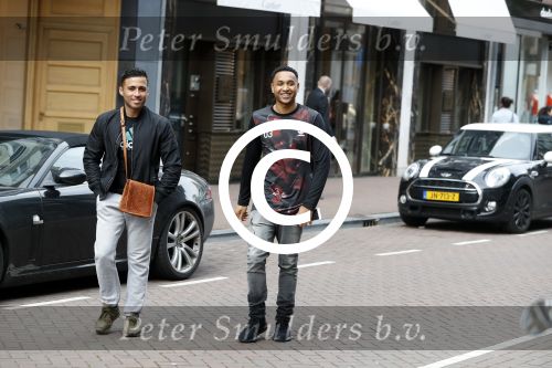 Amsterdam 12 mei 2017
Kenny Tete met een vriend op de pc hooftstraat