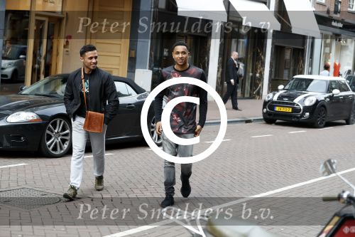 Amsterdam 12 mei 2017
Kenny Tete met een vriend op de pc hooftstraat
