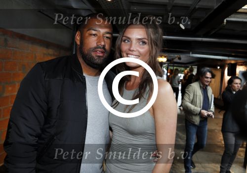 Amsterdam 13 april 2017
Presentatie nieuwe Wendy van Wendy v Dijk met daarin heel veel foto s gemaakt door Kim Feenstra. Kim met vriend