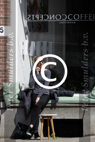 Amsterdam 8 april 2017 
Kimberley Klaver bellend op terras