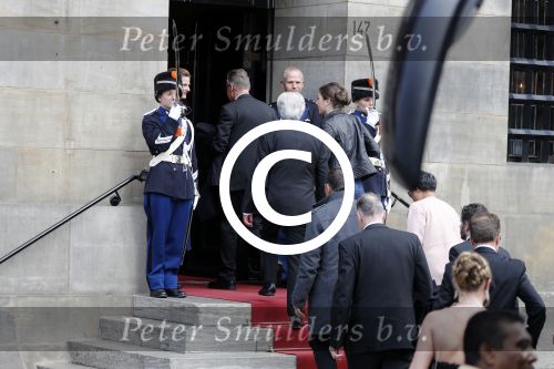 Amsterdam 28 april 2017
Koning Willem Alexander en Koningin Maxima vieren zijn 50e verjaardag met 150 nederlanders die op dezelfde dag jarig zijn in het palei op de dam