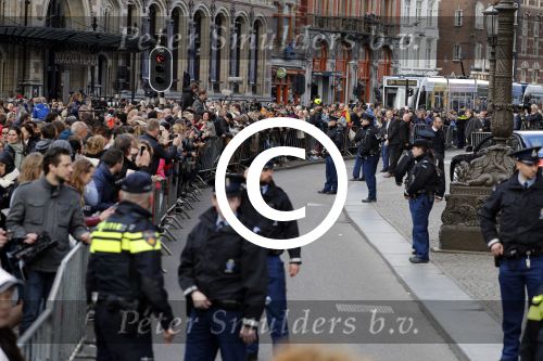 Amsterdam 28 april 2017
Koning Willem Alexander en Koningin Maxima vieren zijn 50e verjaardag met 150 nederlanders die op dezelfde dag jarig zijn in het palei op de dam