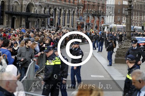 Amsterdam 28 april 2017
Koning Willem Alexander en Koningin Maxima vieren zijn 50e verjaardag met 150 nederlanders die op dezelfde dag jarig zijn in het palei op de dam