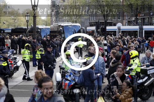 Amsterdam 28 april 2017
Koning Willem Alexander en Koningin Maxima vieren zijn 50e verjaardag met 150 nederlanders die op dezelfde dag jarig zijn in het palei op de dam