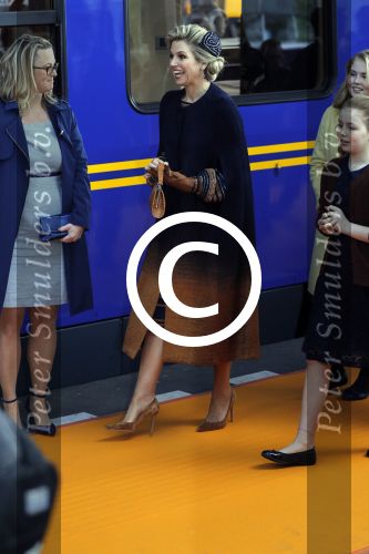 Tilburg 27 april 2017
Koningsdag in tilburg. Aanwezige leden van de koninklijke familie zijn, Koning Willem Alexander Koningin Maxima Prinses Amalia Ariane Alexia, Prins Constantijn prinses Laurentien Prins Maurits Prinses Marilene Prins Bernhard jr Prinses Annette Prins Floris Prinses Aimee Prins Pieter Christiaan en Prinses Anita. Guus Meeuwis en Gers Pardoel zingen ze toe.