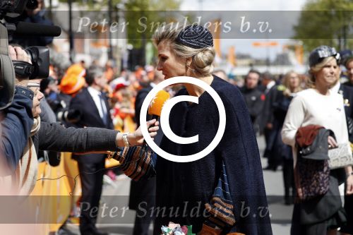 Tilburg 27 april 2017
Koningsdag in tilburg. Aanwezige leden van de koninklijke familie zijn, Koning Willem Alexander Koningin Maxima Prinses Amalia Ariane Alexia, Prins Constantijn prinses Laurentien Prins Maurits Prinses Marilene Prins Bernhard jr Prinses Annette Prins Floris Prinses Aimee Prins Pieter Christiaan en Prinses Anita. Guus Meeuwis en Gers Pardoel zingen ze toe.