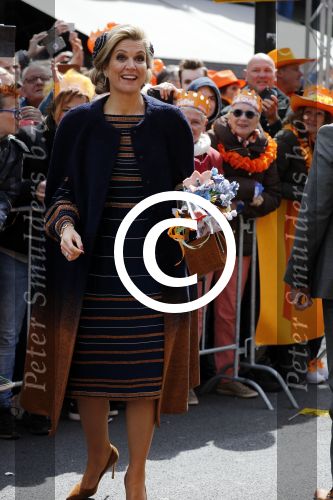 Tilburg 27 april 2017
Koningsdag in tilburg. Aanwezige leden van de koninklijke familie zijn, Koning Willem Alexander Koningin Maxima Prinses Amalia Ariane Alexia, Prins Constantijn prinses Laurentien Prins Maurits Prinses Marilene Prins Bernhard jr Prinses Annette Prins Floris Prinses Aimee Prins Pieter Christiaan en Prinses Anita. Guus Meeuwis en Gers Pardoel zingen ze toe.
