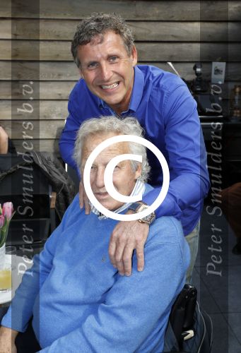 Lelystad 7 april 2017 
Uitreiking boek Christa Krommenhoek ( dochter Koos Alberts). Koos en Joke krijgen het eerste boek van haar. Pierre v dam met zijn vrouw