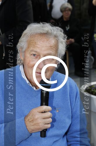 Lelystad 7 april 2017 
Uitreiking boek Christa Krommenhoek ( dochter Koos Alberts). Koos en Joke krijgen het eerste boek van haar.