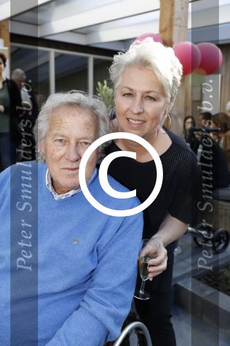 Lelystad 7 april 2017 
Uitreiking boek Christa Krommenhoek ( dochter Koos Alberts). Koos en Joke krijgen het eerste boek van haar.