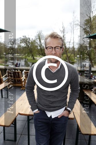 Amsterdam 13 april 2017 
Castpresentatie Huisvrouwen Bestaan Niet in vondel CS in het vondelpark. Leo Alkemade