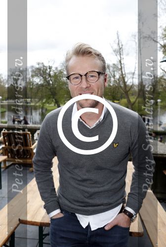 Amsterdam 13 april 2017 
Castpresentatie Huisvrouwen Bestaan Niet in vondel CS in het vondelpark. Leo Alkemade