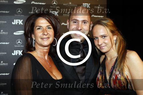Amsterdam 14 oktober 2008
JFK gala in de passengers terminal. Lesley Bambergen met vrouw en dochter
Peter Smulders bv