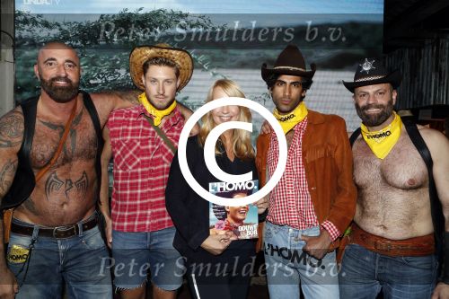 Amsterdam 8 mei 2017
Presentatie L\'Homo met Douwe Bob op de cover. Linda de Mol overhandigt het eerste exemplaar.