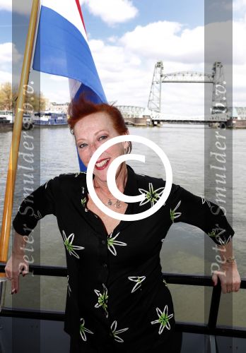 Rotterdam 9 mei 2017
Presentatie cd Joke Bruijs op een boot in Rotterdam. Loes Luca