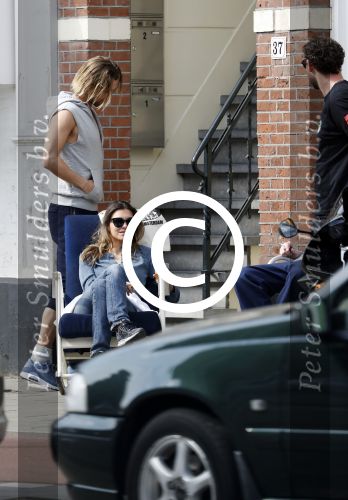 Amsterdam 31 maart 2017 
Manuel Broekman met zijn vriendin Adriana Mosk op straat in Amsterdam