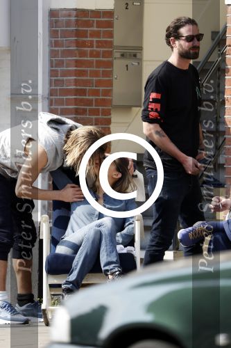 Amsterdam 31 maart 2017 
Manuel Broekman met zijn vriendin Adriana Mosk op straat in Amsterdam