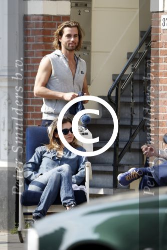 Amsterdam 31 maart 2017 
Manuel Broekman met zijn vriendin Adriana Mosk op straat in Amsterdam