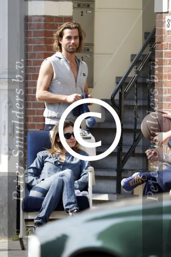 Amsterdam 31 maart 2017 
Manuel Broekman met zijn vriendin Adriana Mosk op straat in Amsterdam