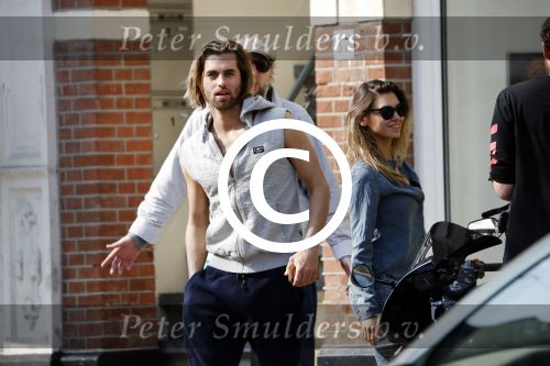 Amsterdam 31 maart 2017 
Manuel Broekman met zijn vriendin Adriana Mosk op straat in Amsterdam