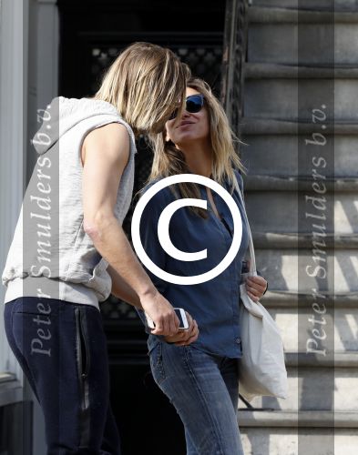 Amsterdam 31 maart 2017 
Manuel Broekman met zijn vriendin Adriana Mosk op straat in Amsterdam