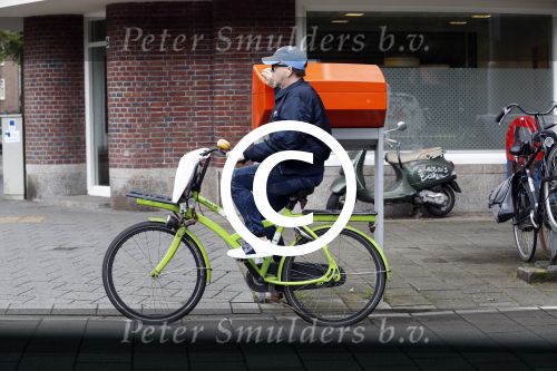 Amsterdam 13 mei 2017  
Marc Marie Huijbregts op zijn froene fiets in Amsterdam.