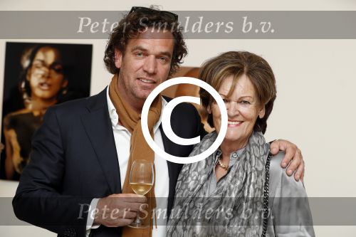Amstelveen 13 april 2017
Opening expostie Micky Hoogendijk in het v d Togt museum door Humberto Tan. Marco Juffermans met moeder