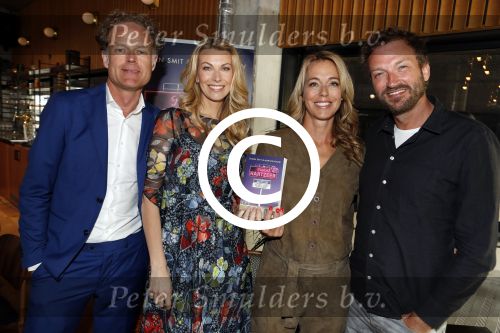 Amsterdam 13 april 2017 
Boekpresentatie Susan Smit en Marion Pauw. Marion en Susan met vriend/partner