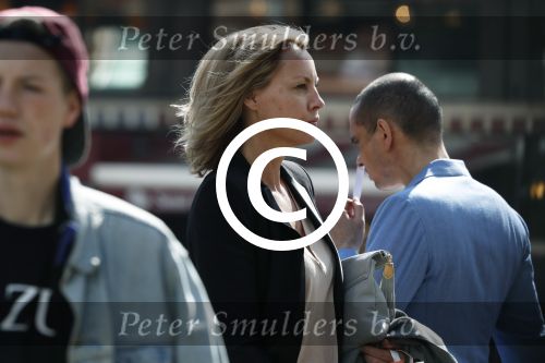 Amsterdam 13 mei 2017  
Micky Hoogendijk wacht op de tram in Amsterdam zuid.