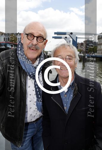 Rotterdam 9 mei 2017
Presentatie cd Joke Bruijs op een boot in Rotterdam. Mini en Maxi