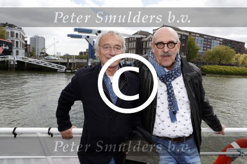 Rotterdam 9 mei 2017
Presentatie cd Joke Bruijs op een boot in Rotterdam. Mini en Maxi